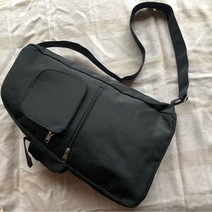 Like new unisex Black Messenger Bag